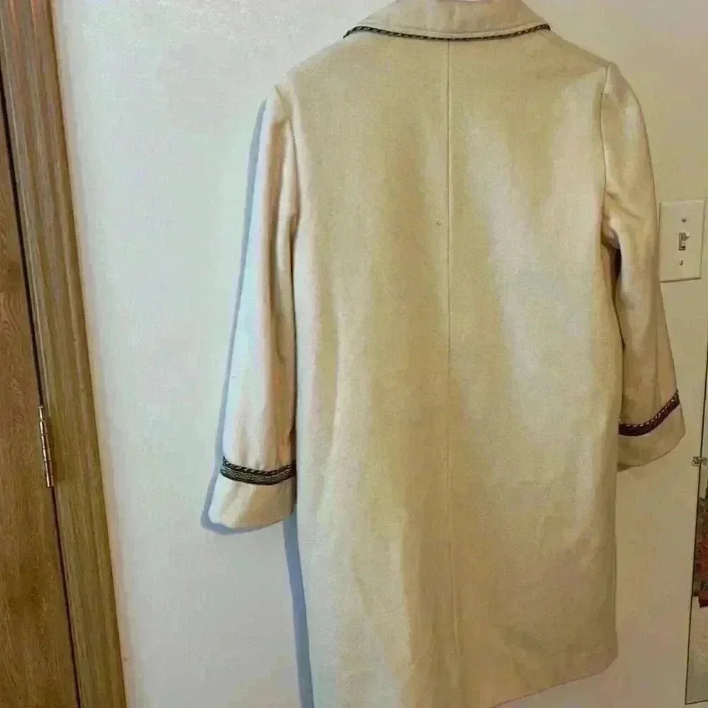 Vintage 80% wool coat. Made in the USA. Size medium. - Picture 6 of 15